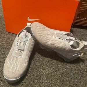 Nike Vapormax Flyknit Gray/MultiColor Women’s Size 7